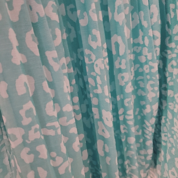 AEROSPOSTALE Sleeveless Pleated Front Blouse - Picture 4 of 4